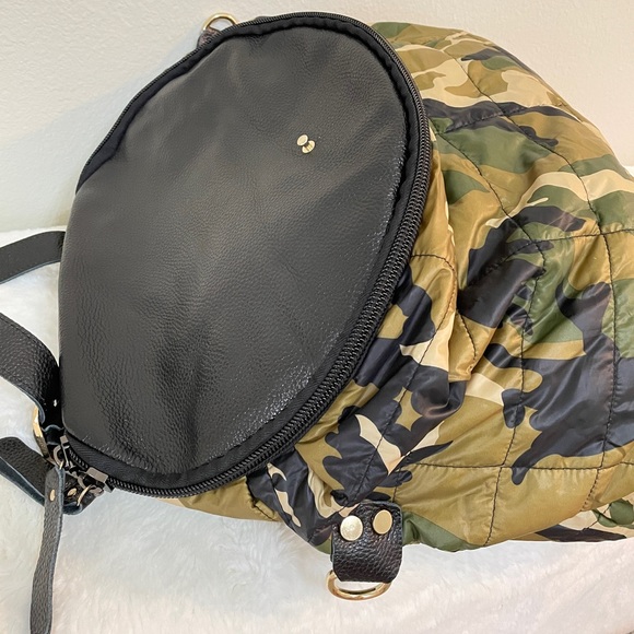 Camouflage Pattern Large Soft Bag - Picture 4 of 14